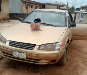Toyota Camry 2001 Gold
