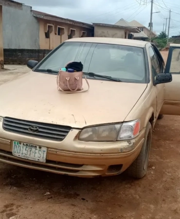 Toyota Camry 2001 Gold